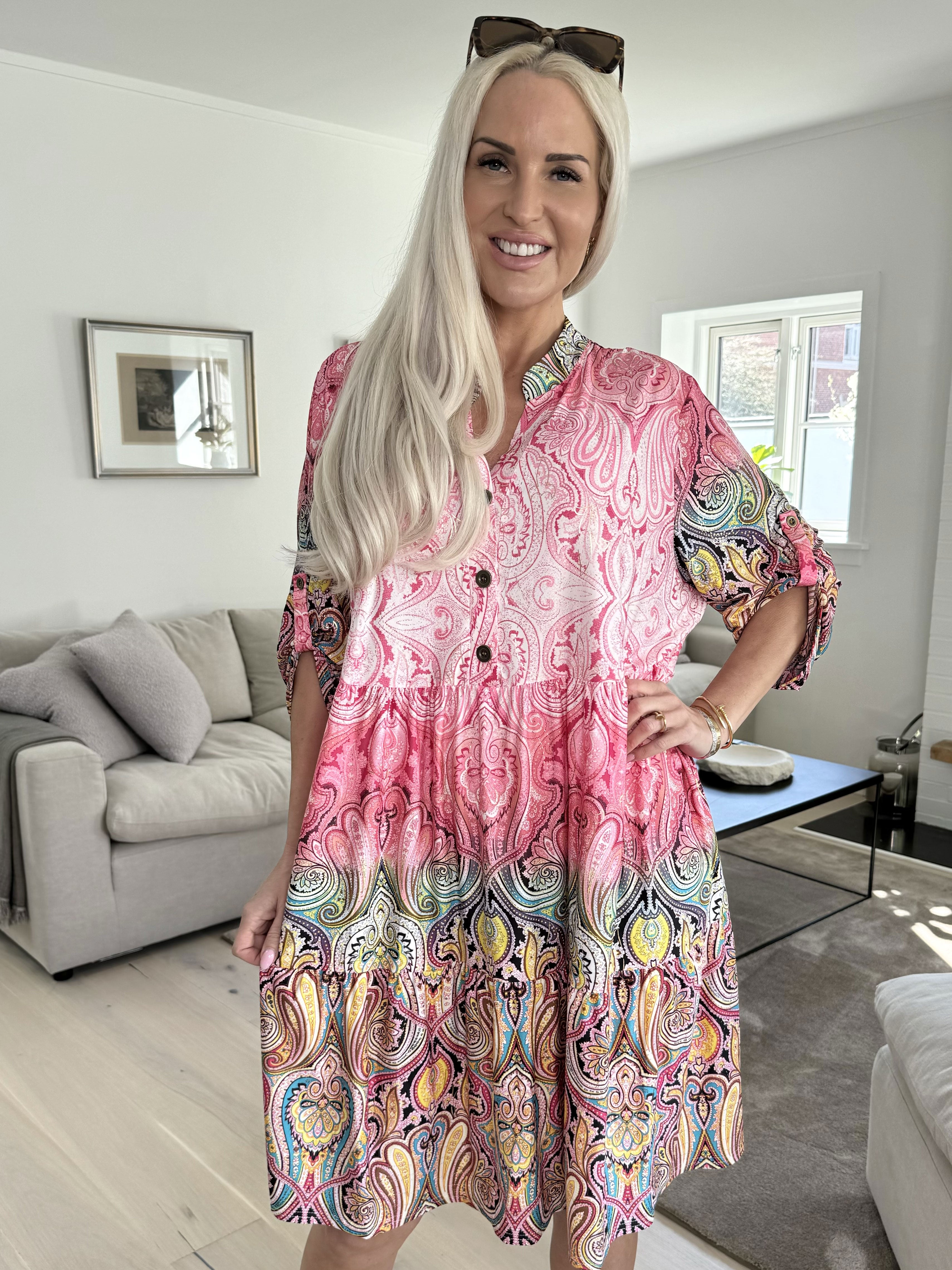 Milano Tamaria Midi - Kjole i fint print i lag på lag look